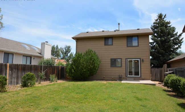 Building Photo - D20 Schools with Open Space Views!