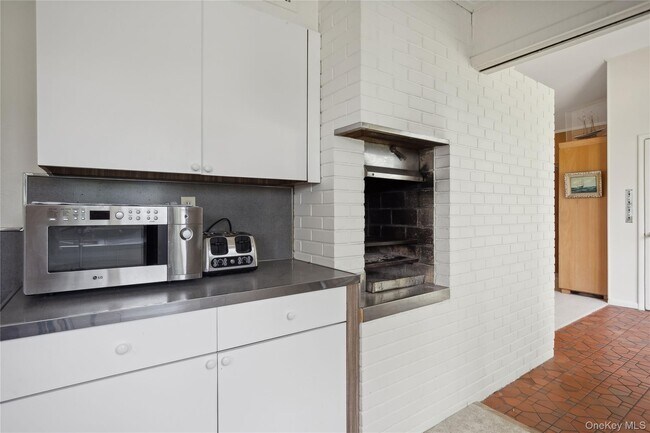 Building Photo - 33 Beach Rd