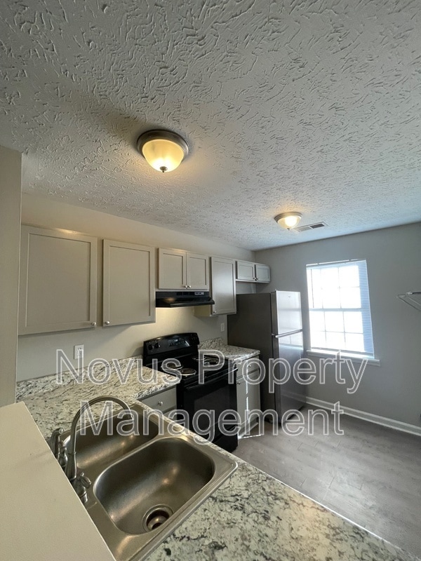 Building Photo - 763 South St