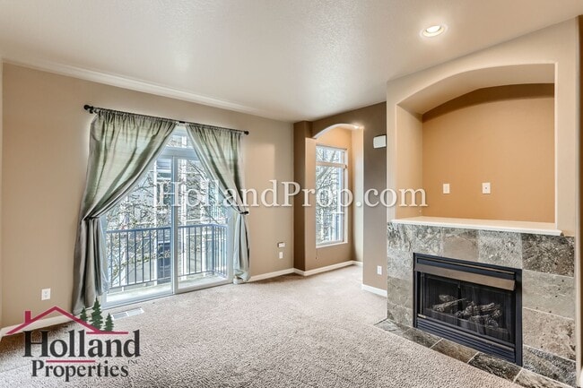 Building Photo - Stylish Townhome Near MAX, Nike & Costco in Prime Beaverton Location
