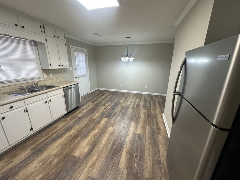 Building Photo - 2376 Rosedale Rd