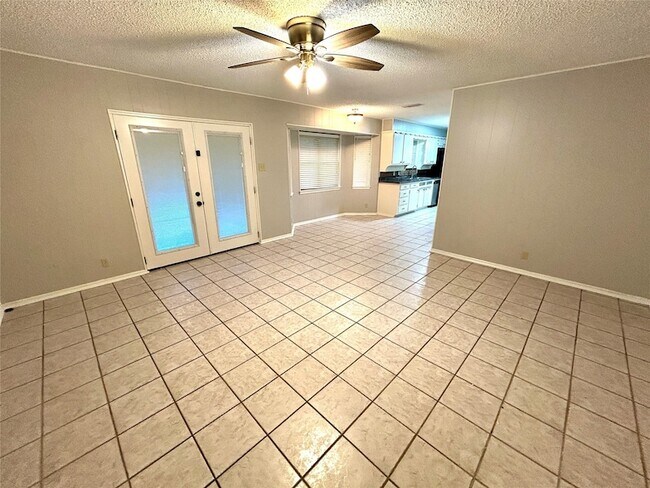 Building Photo - 1408 Kiowa Dr