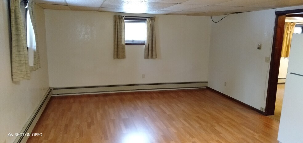 Livingroom - 432 Kit Blvd