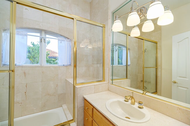 Building Photo - 17 Heron Dr