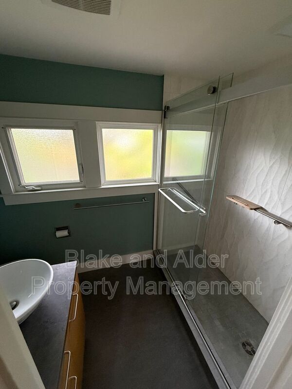 Building Photo - 7824 SE 11th Ave