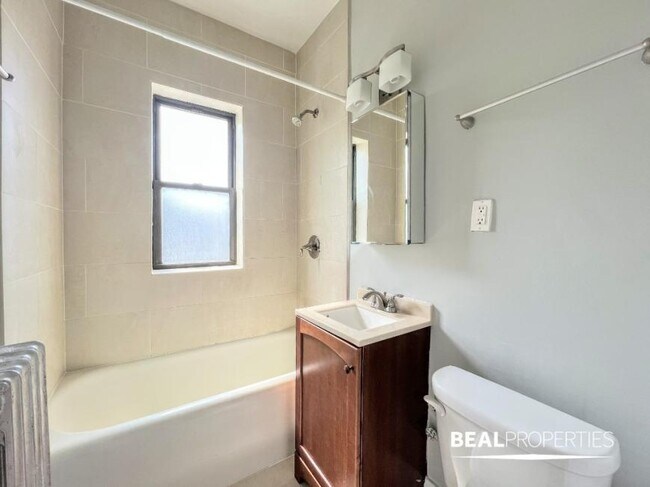 Building Photo - 0 bedroom in CHICAGO IL 60640