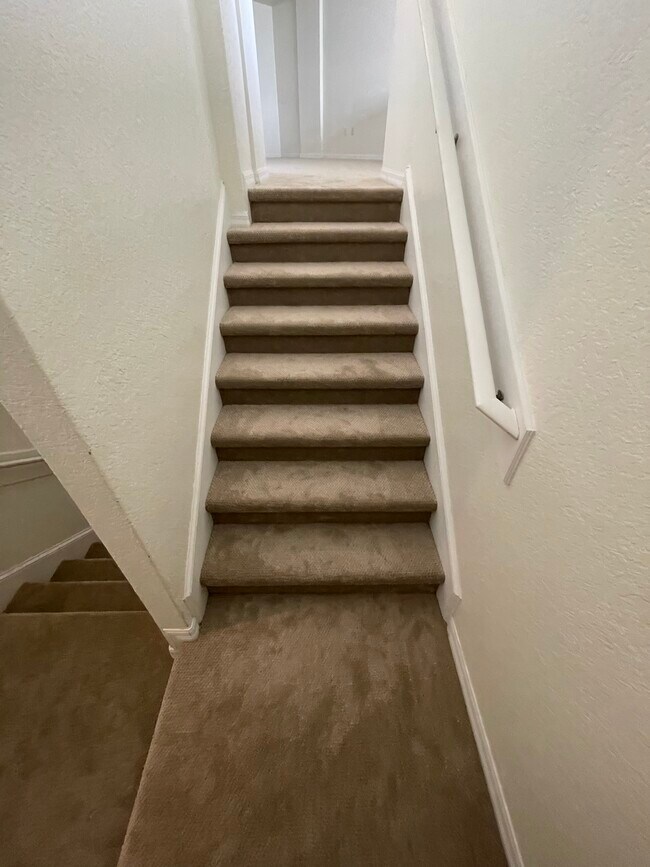 Building Photo - 128 S Beach St