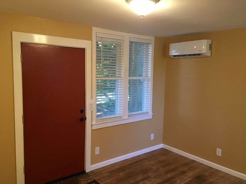 Front Door - 5007 SW Custer St