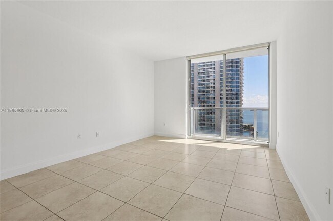 Building Photo - 1060 Brickell Ave