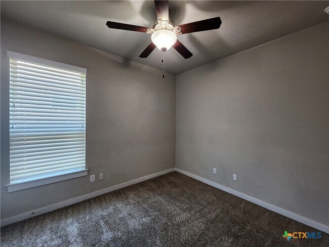 Building Photo - 1143 Creekside Orchard