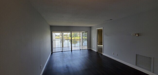 Building Photo - 5210 Wedgewood Ln