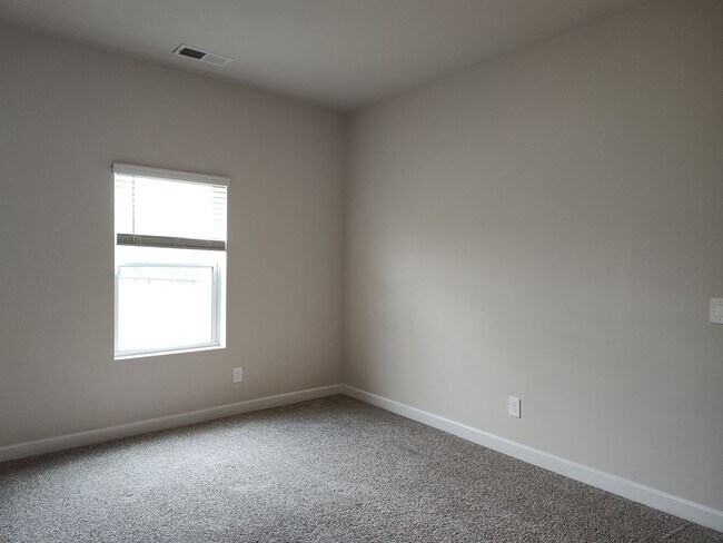 Building Photo - 5 BD/3.5 BA House in Shepherds Landing!