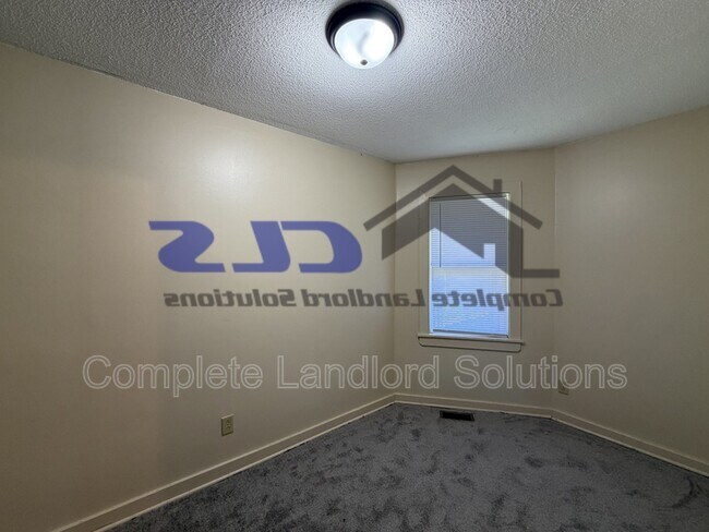 Building Photo - 1362 Chestnut St