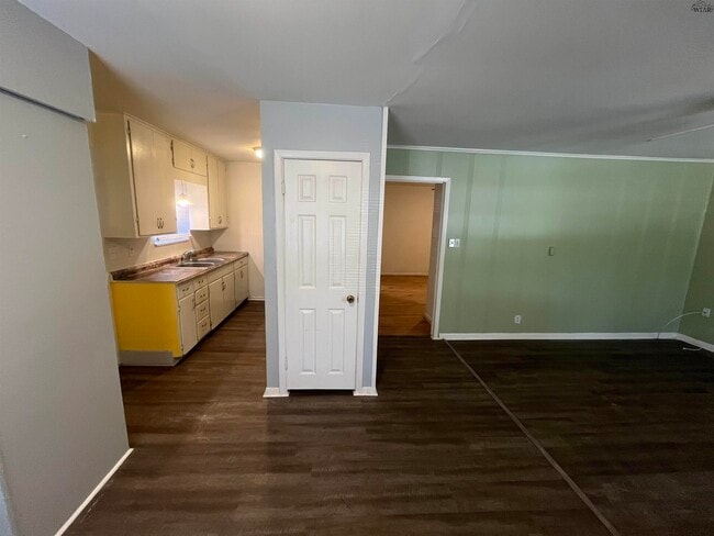 Building Photo - 1900 Huff St