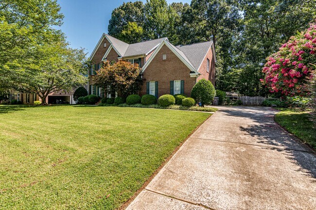 Building Photo - 7111 Weddington Brook Dr