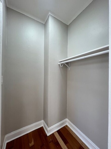 Building Photo - 6912 N Ashland Blvd