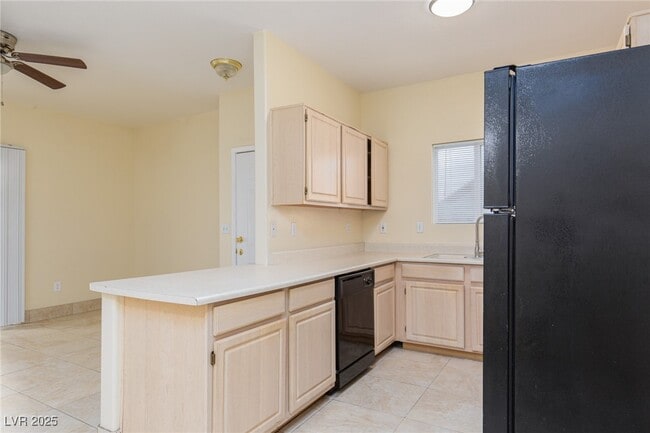 Building Photo - 5650 E Sahara Ave