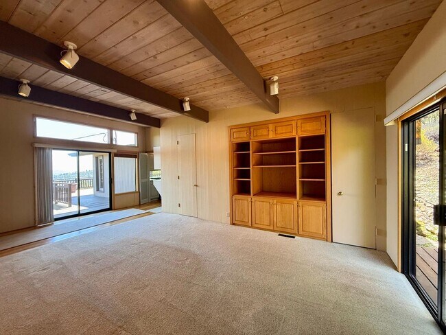 Building Photo - SPACIOUS THREE BED / THREE BATH HOME OFF OF PANORAMIC HWY WITH STUNNING VIEWS