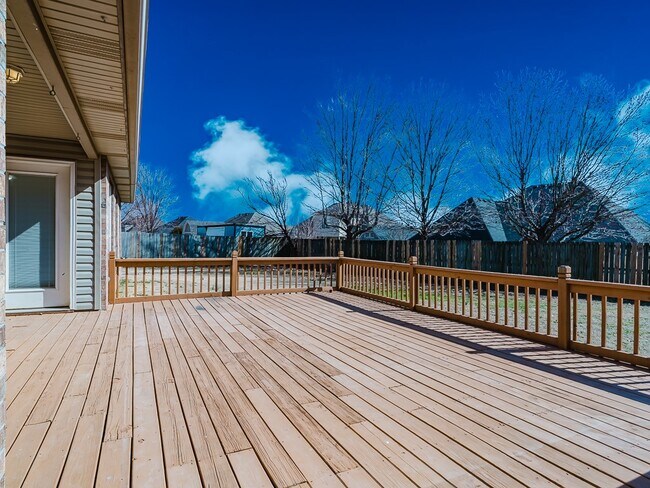 Building Photo - 2309 SW Primrose Ave