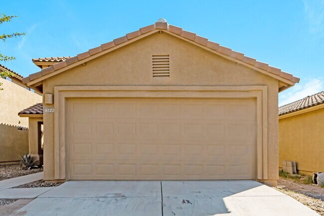 Primary Photo - 4122 E Cameo Point Dr