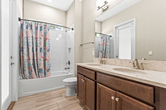 Building Photo - Spacious 4-Bedroom Home with 3 Full Baths ...