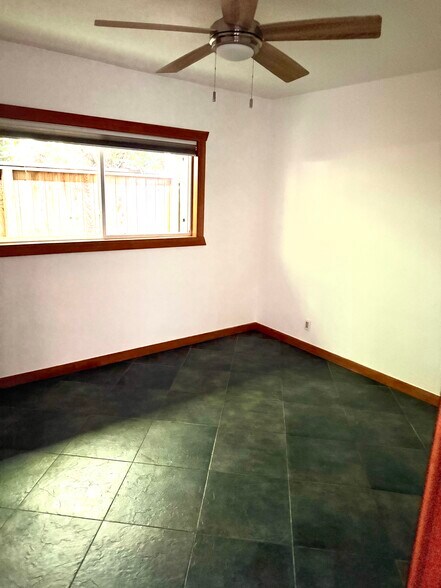 Room 1 - 2626 Delaware St