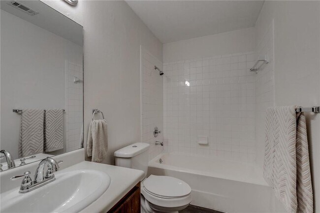 Building Photo - 11405 Walnut Ridge Dr