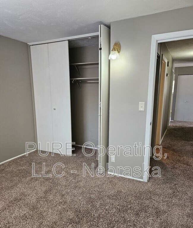 Building Photo - 8624 Templeton Dr