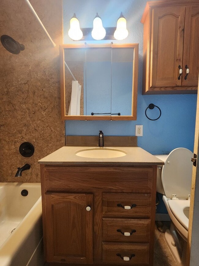 Building Photo - 3 Bedroom Home in Shawnee