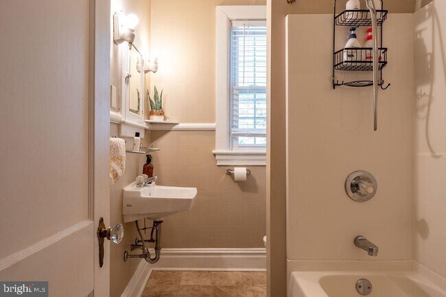 Building Photo - 313 Frederick St