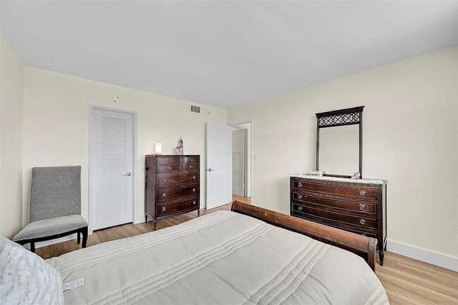 Building Photo - 2731 NE 14th Street Causeway