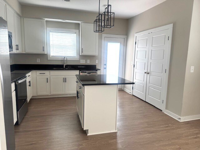 Building Photo - West Winds