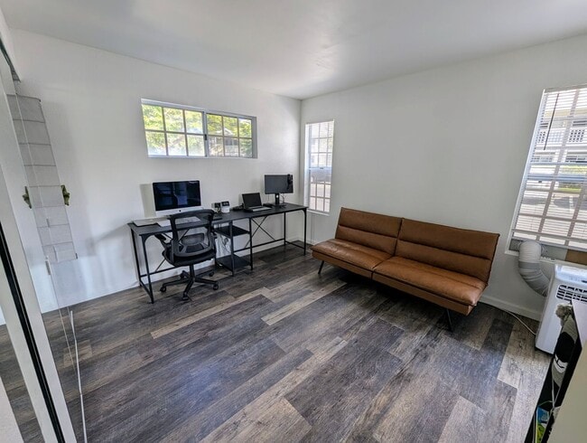 Building Photo - Available November 1, 2025 | A charming gr...