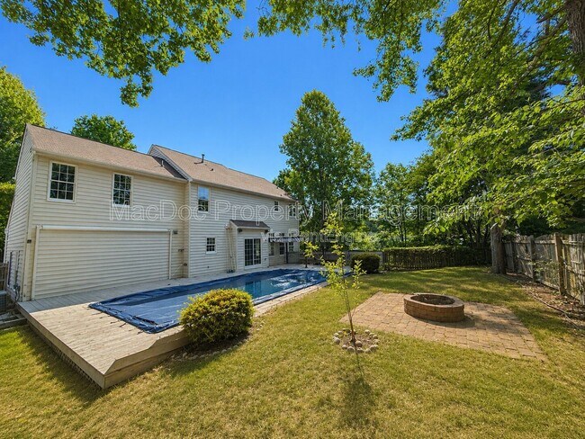 Building Photo - 10500 Westfield Ln