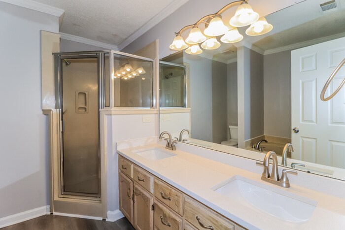 Building Photo - 2125 Oak Springs Dr