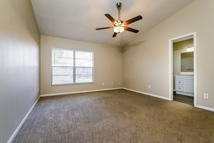 Building Photo - 510 Oak Creek Dr