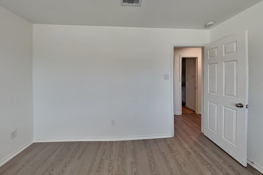 Building Photo - 11106 N Lake Mist Ln
