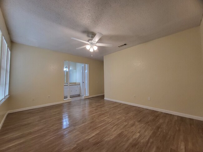 Building Photo - 1708 Kenyon St