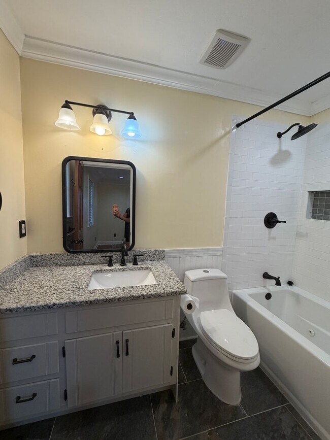 Building Photo - 8509 Little Scenic Ln