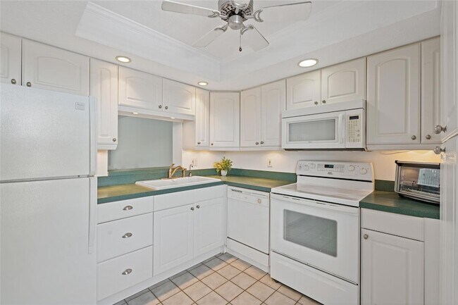 Building Photo - 2621 Cove Cay Dr