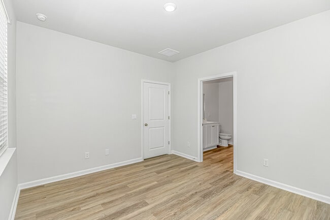 Building Photo - 3551 Whaley Wy