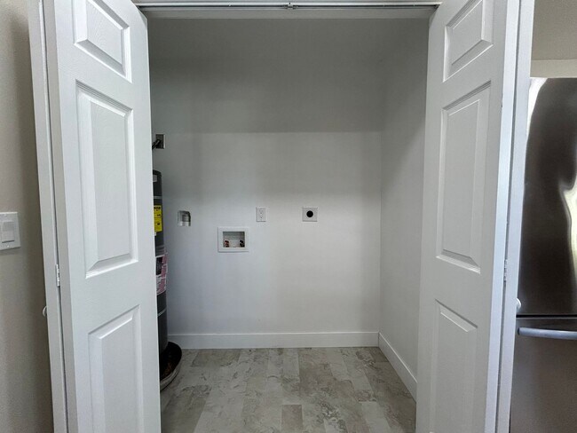 Building Photo - Rent Special! - Gorgeous 3 Bed + Bonus Roo...