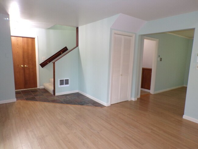 Building Photo - Unique 2 Bed 2.5 Bath Country Home!