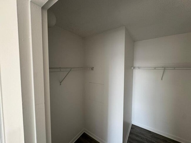 Building Photo - 16400 N Park Dr