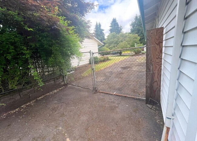 Building Photo - 15560 SE Thorville Ave