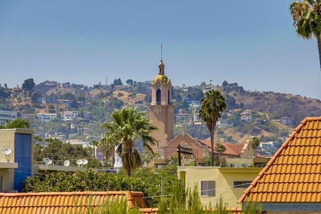 Building Photo - 6546 1/2 La Mirada Ave.-