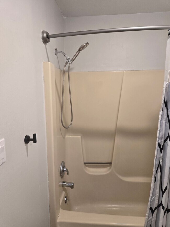 Building Photo - Monroeville Townhome for rent