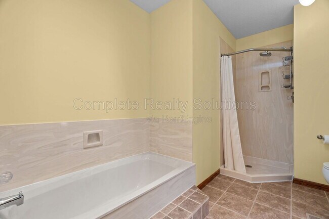 Building Photo - 254 Carmel Woods Dr