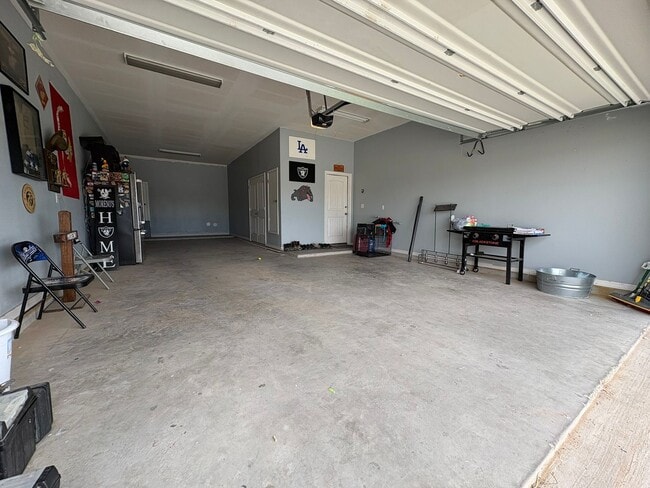 Building Photo - FAR EASTSIDE HOME FOR RENT