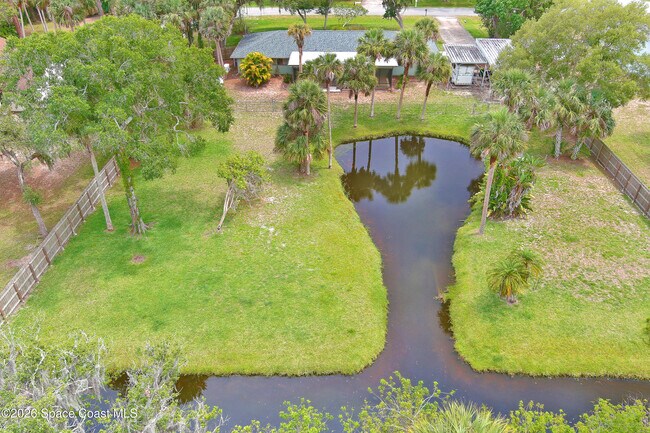 Building Photo - 670 Kings Way